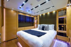 Queen VIP Starboard Guest Stateroom