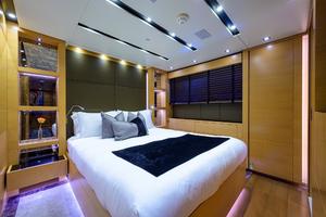 Queen VIP Port Guest Stateroom