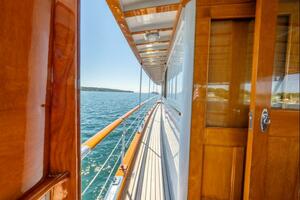 Port Sidedeck