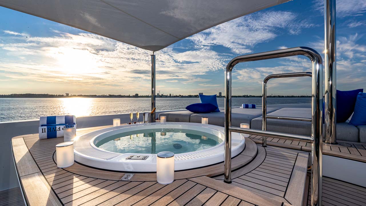 TOP FIVE II 61m Royal Hakvoort Jacuzzi